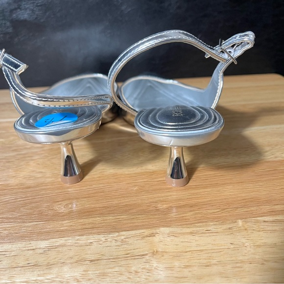 BCBG Silver Kitten Heels Size 7.5 - Picture 7 of 10